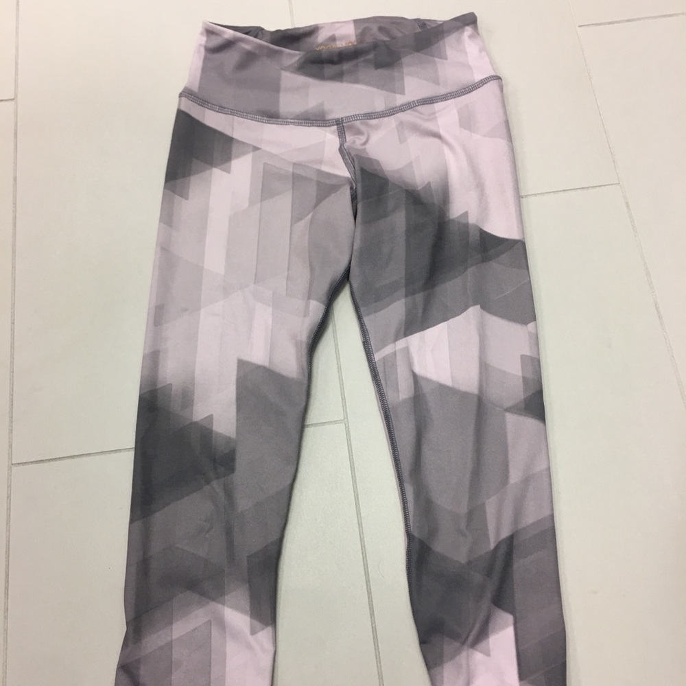 Yoga Smoga Run Jump n Move Capri pants size 4